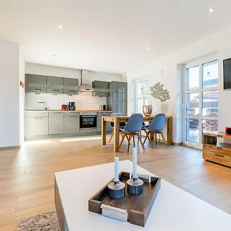 Lighthouse Apartment *
